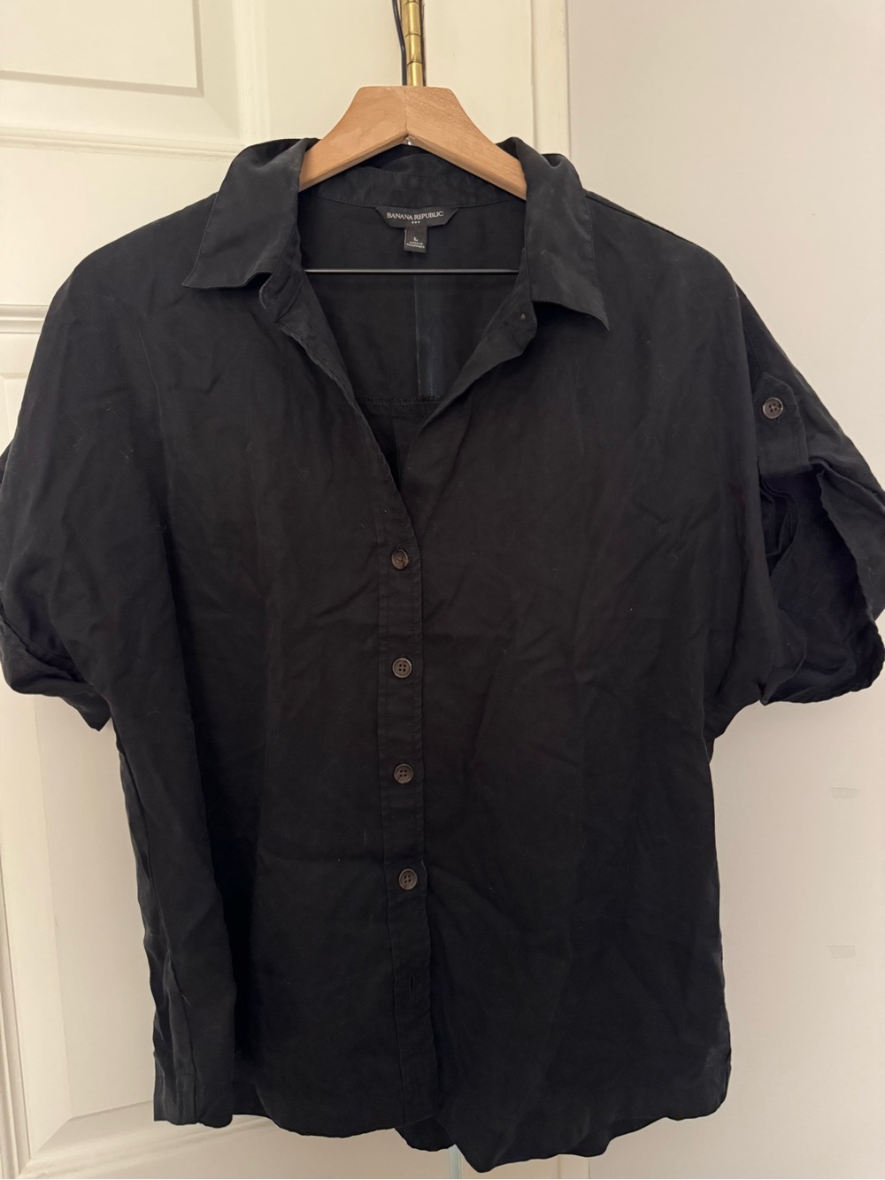 Banana Republic Women’s Black Short-Sleeve Button-Up Shirt